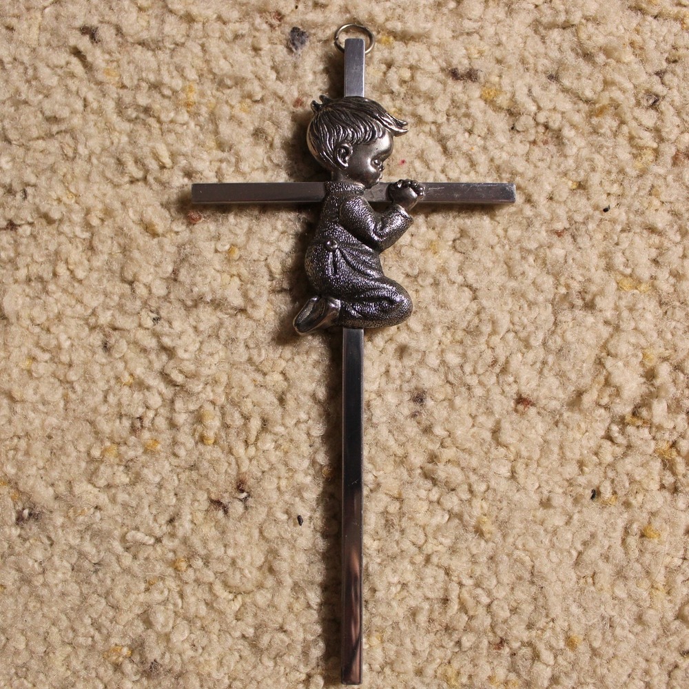 Vintage Praying Boy on‎ Cross Crucifix Wall Hanging Religious Decor Pewter Tone